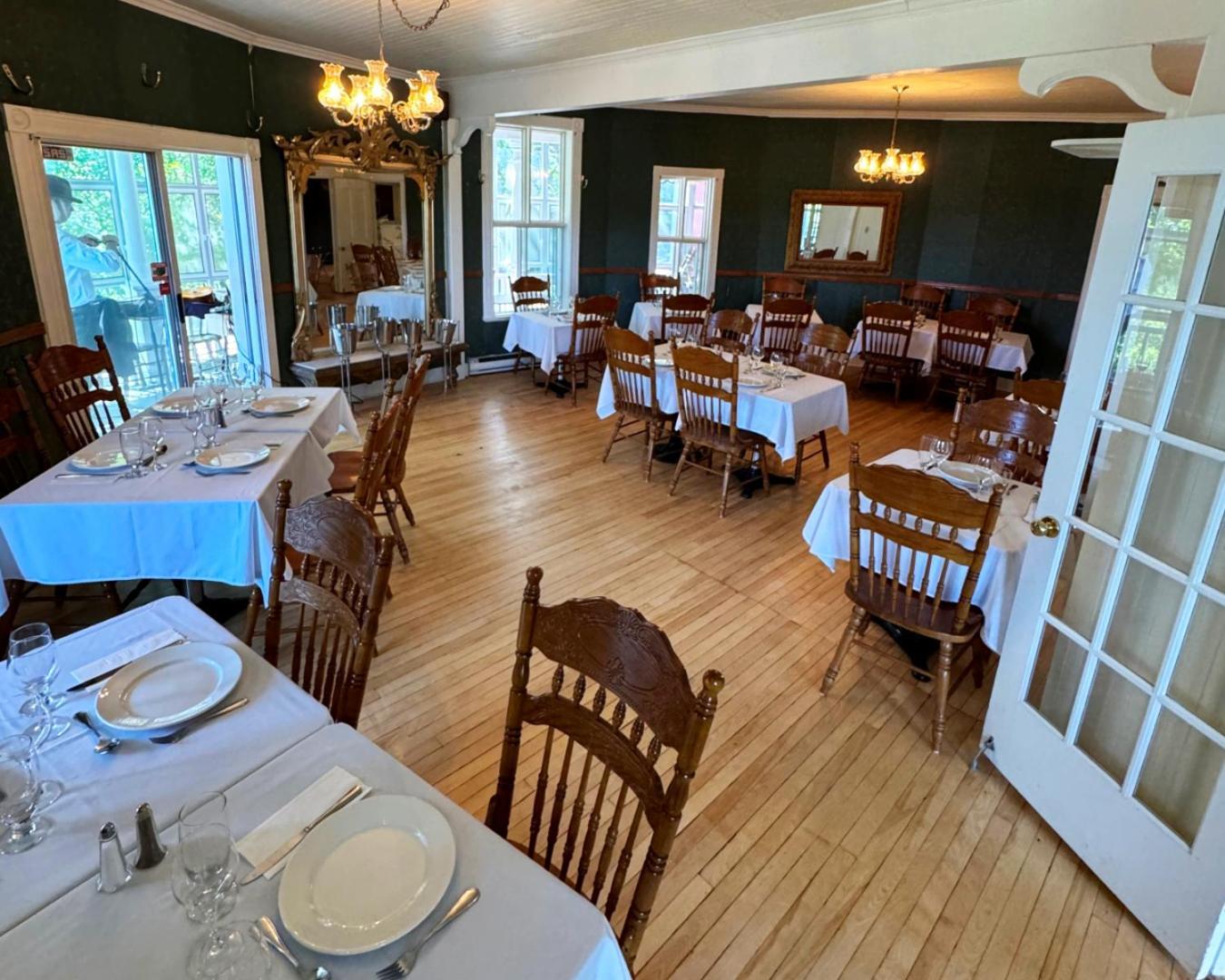 Auberge De La Tour Du Lac Sainte-Agathe-des-Monts Eksteriør bilde